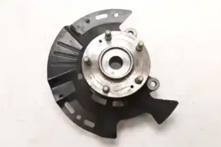 Кулак поворотний правий