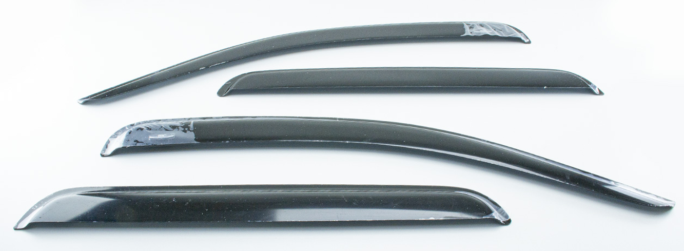 ветровик Nissan Navara 2005-2014 (скотч) HIC