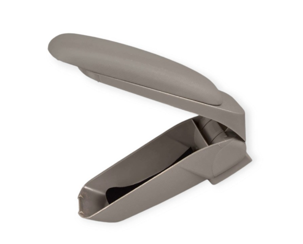 подлокотник - универсальный пластик/кожзам Vitol сдвижной пепельница подстаканник серый HJ48015G - зображення 5