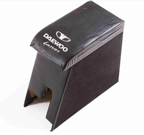 подлокотник Daewoo Lanos  черный  с вышивкой (кожзам)