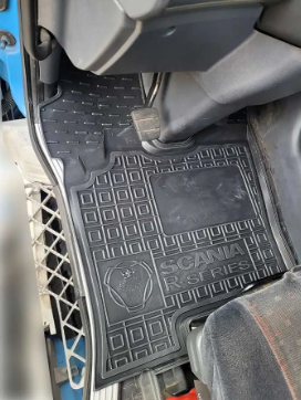 коврики салона SCANIA R-series 2004-2016 борт 2,5см, с перемычкой