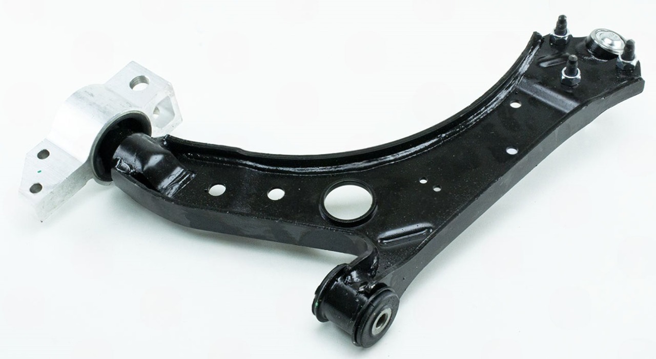 рычаг перед. подв. Skoda Superb (08-15) правый R (с шаровой) конус 15.4  (APLUS)