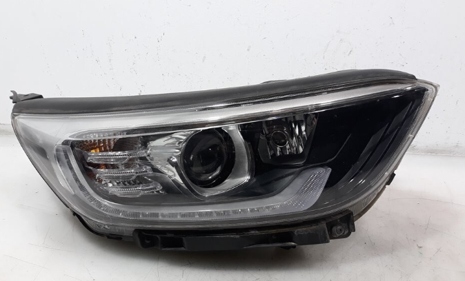 Фара передняя правая