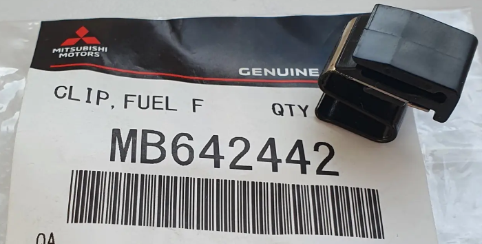 кліпса лючка паливного бака