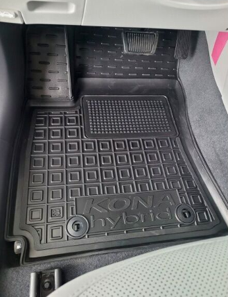 коврики салона Hyundai Kona (Hybrid) 2023-> борт 2,5см, с перемычкой