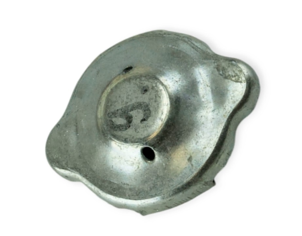 крышка расшир.бачка 2101-Волга-2401 (метал) АРОКИ