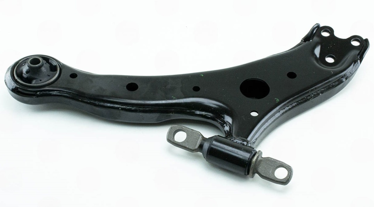 рычаг перед. подв. Toyota Camry V40/50/55 правый R  (APLUS)