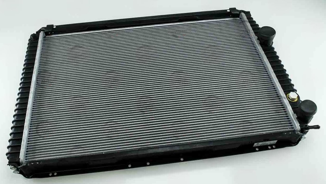 радиатор двиг.УАЗ-Патриот-3163 без горл. с конд. (Luzar) алюм. паяный