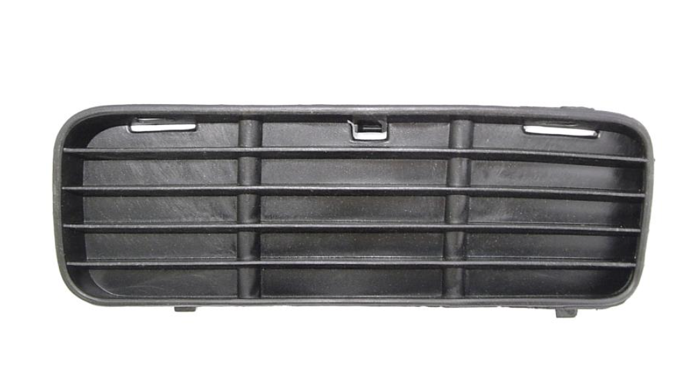 Решітка прав. в передн. бампере