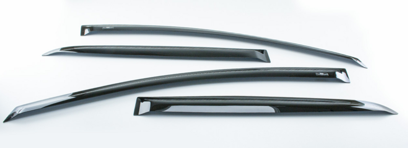 ветровик Nissan Tiida сед 2006-2011 (скотч) HIC